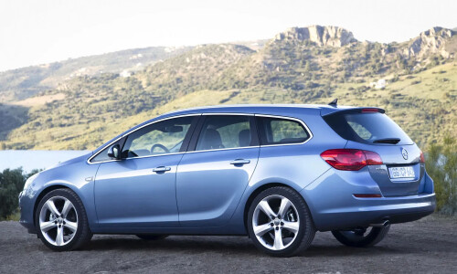 Opel Astra Sports Tourer #2