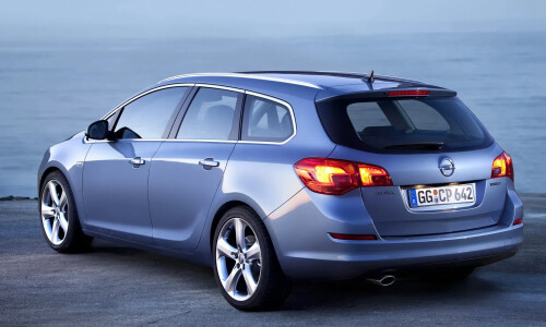 Opel Astra Sports Tourer #11