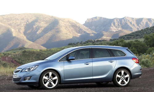 Opel Astra Sports Tourer #12