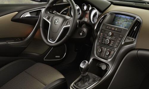 Opel Astra Sports Tourer #13