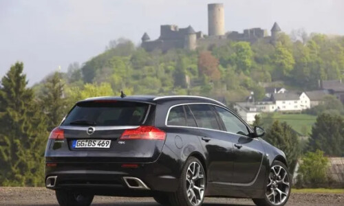 Opel Insignia OPC Sports Tourer #16