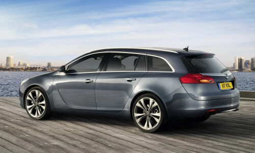 Opel Insignia Sports Tourer #9