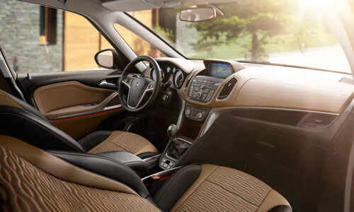 Opel Zafira Tourer #11