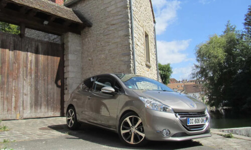 Peugeot 208 e-HDi #10