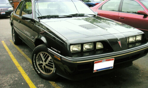 Pontiac Sunbird #7