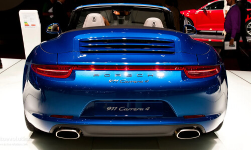 Porsche 911 Carrera 4S #6