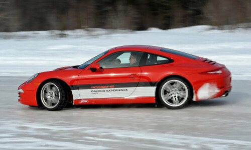 Porsche 911 Carrera 4S #10