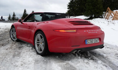 Porsche 911 Carrera 4S #12