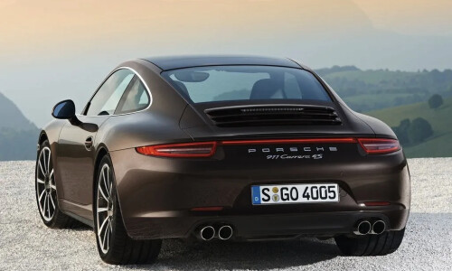 Porsche 911 Carrera 4S #15