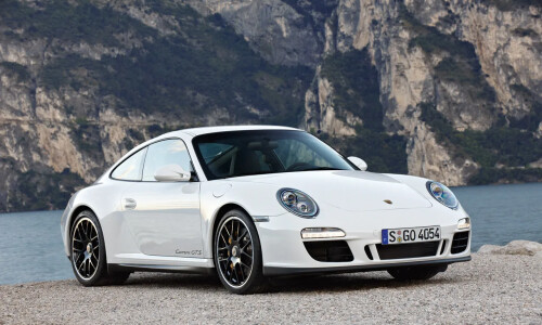 Porsche 911 Carrera GTS #1