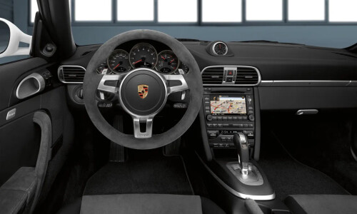 Porsche 911 Carrera GTS #2