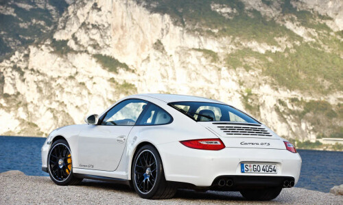 Porsche 911 Carrera GTS #4