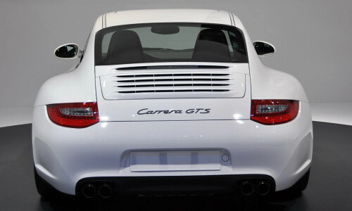 Porsche 911 Carrera GTS #6