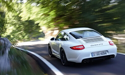 Porsche 911 Carrera GTS #11