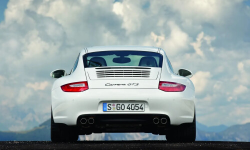 Porsche 911 Carrera GTS #13