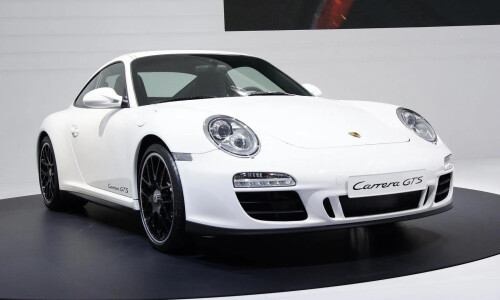 Porsche 911 Carrera GTS #16