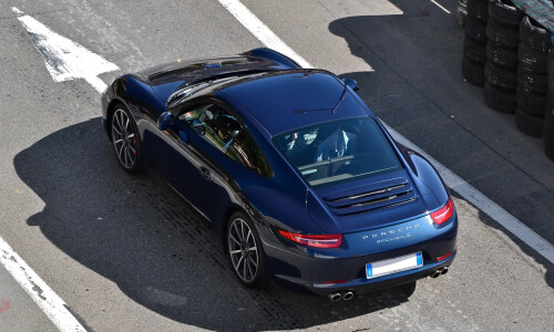 Porsche 911 Carrera S #4