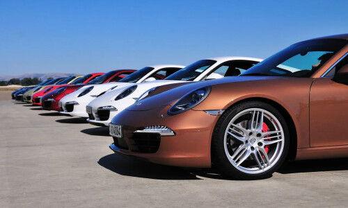 Porsche 911 Carrera S #13