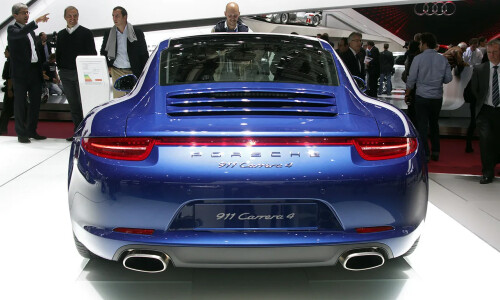 Porsche Carrera 4 #5