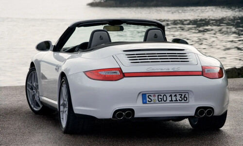 Porsche Carrera 4 #13
