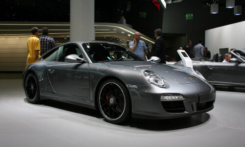 Porsche Carrera 4 GTS #1