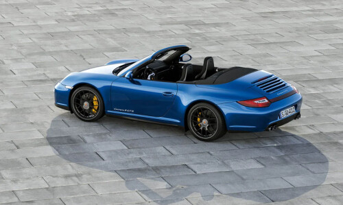 Porsche Carrera 4 GTS #6