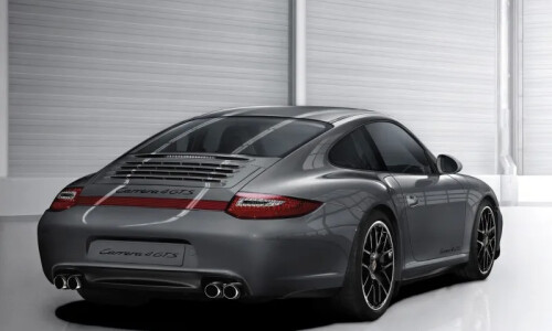 Porsche Carrera 4 GTS #7