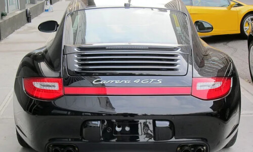 Porsche Carrera 4 GTS #8