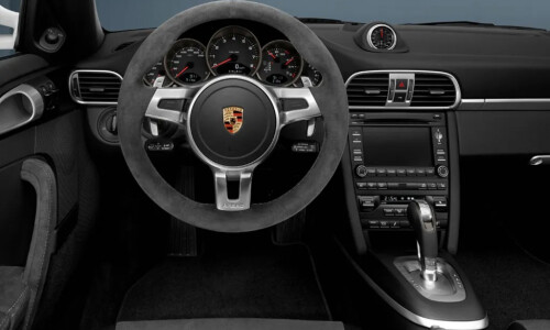 Porsche Carrera 4 GTS #11