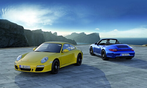 Porsche Carrera 4 GTS #18