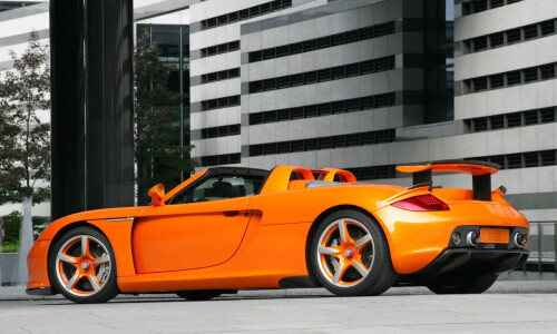 Porsche Carrera GT #10
