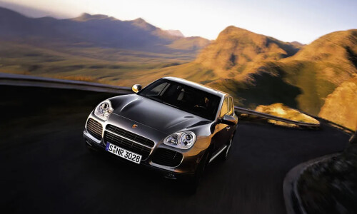 Porsche Cayenne S #8
