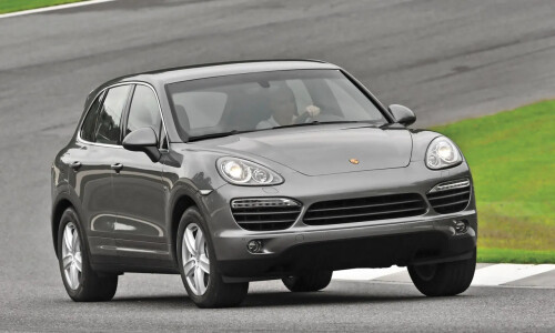 Porsche Cayenne S Hybrid #8
