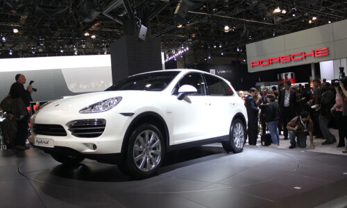 Porsche Cayenne S Hybrid #19