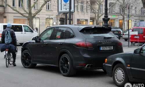 Porsche Cayenne Turbo S #17