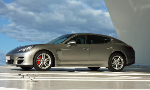 Porsche Panamera #4