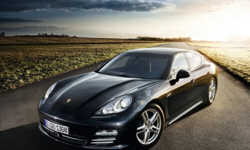 Porsche Panamera 4 #18