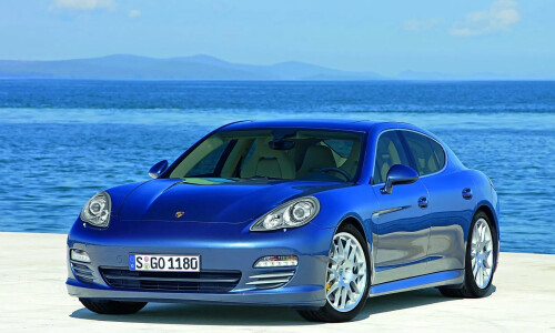 Porsche Panamera 4 #20