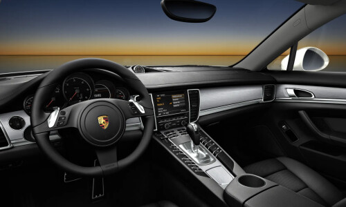 Porsche Panamera Diesel #12