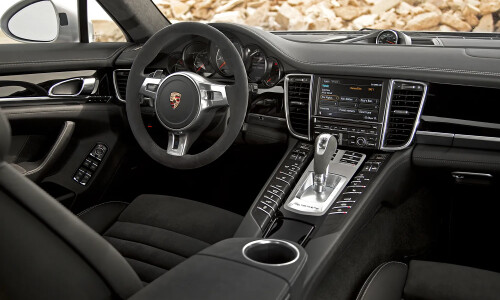 Porsche Panamera GTS #8