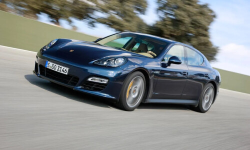 Porsche Panamera GTS #11
