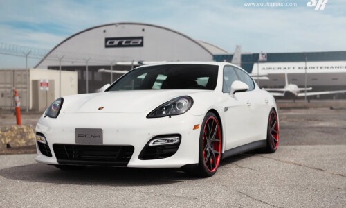 Porsche Panamera GTS #12