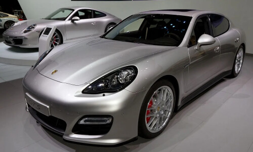 Porsche Panamera GTS #15