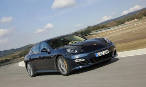 Porsche Panamera GTS #16