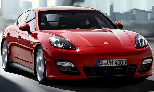Porsche Panamera GTS #19
