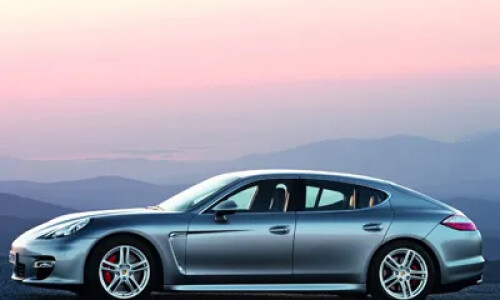 Porsche Panamera Hybrid #1