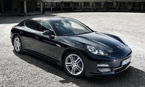 Porsche Panamera Hybrid #3