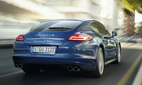 Porsche Panamera Hybrid #7