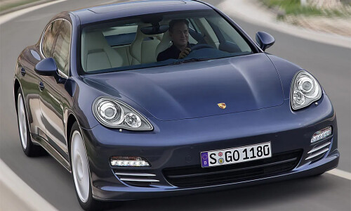Porsche Panamera Hybrid #9