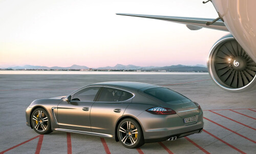 Porsche Panamera Turbo S #10